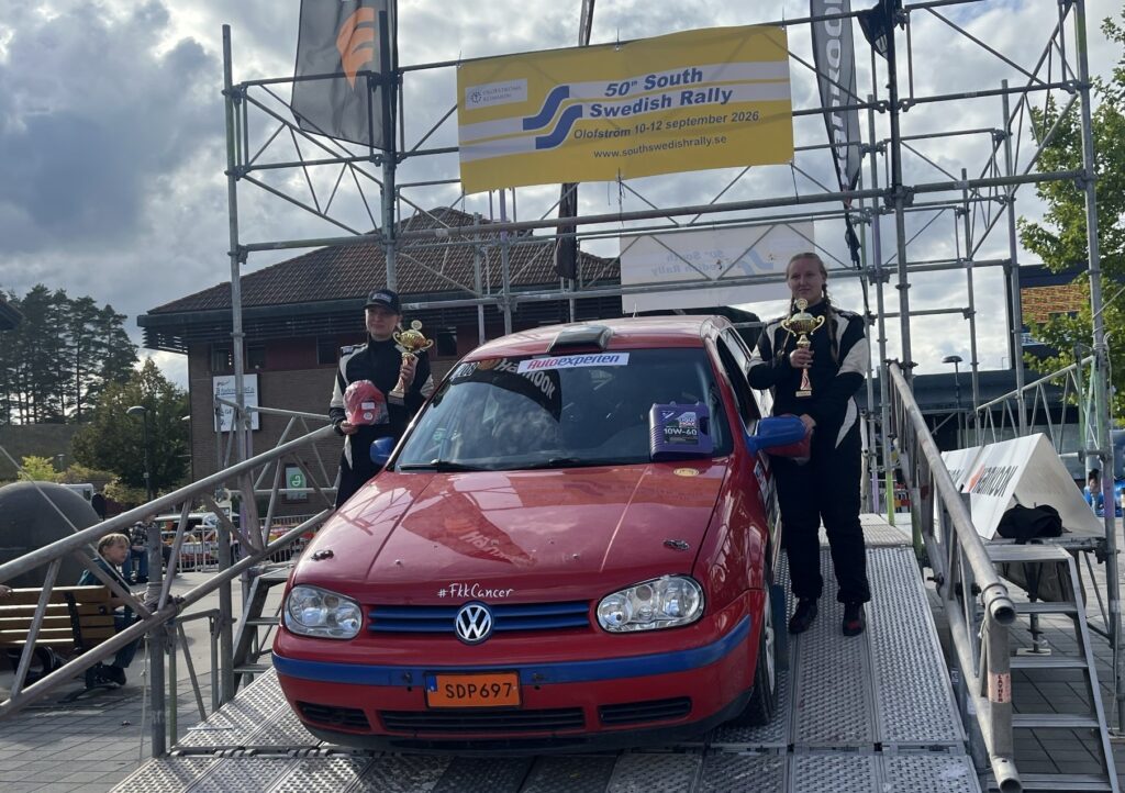 För att vinna måste man komma i mål, det visade GrE-åkande Linnea Winkvist och Maja Björnell med eftertryck i South Swedish Rally. Foto: VOC Autoexperten RLY - Roger Fransson
